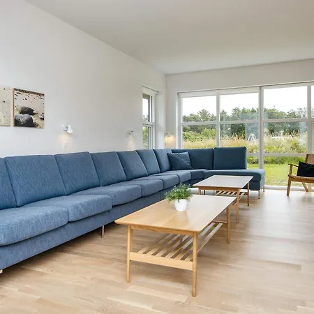 10 Person On A * Blåvand